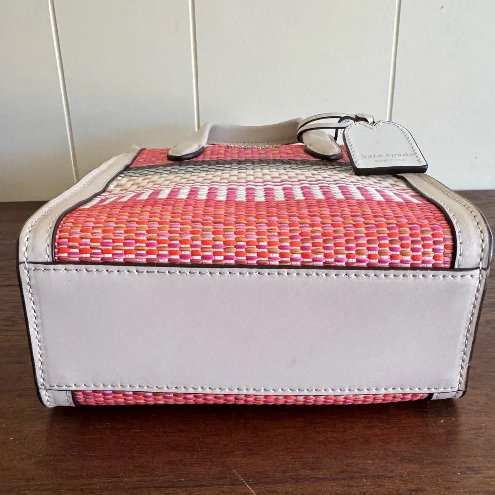Kate Spade New York Manhattan Mini Woven Tote EUC